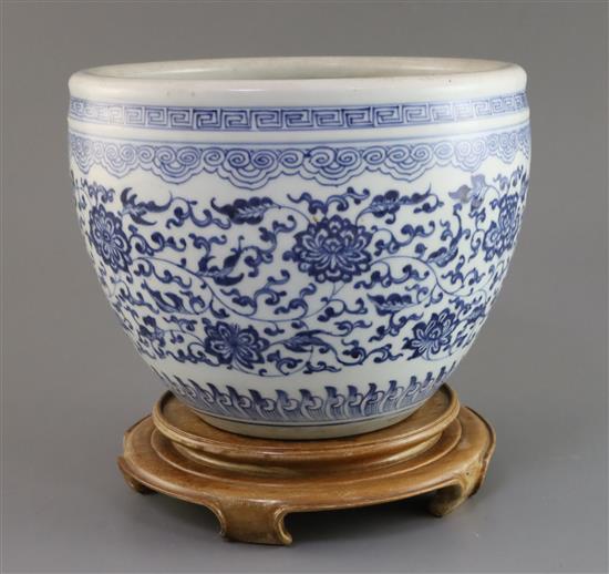 A small Chinese blue and white jardiniere, 18th century, D. 22.5cm